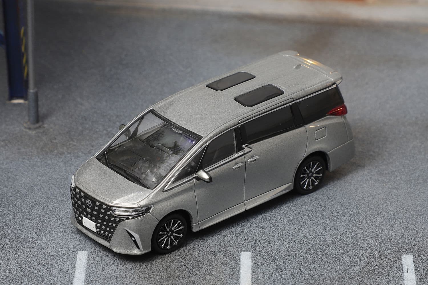 Toyota Alphard – 1:64 DCT diecast car – photo 3