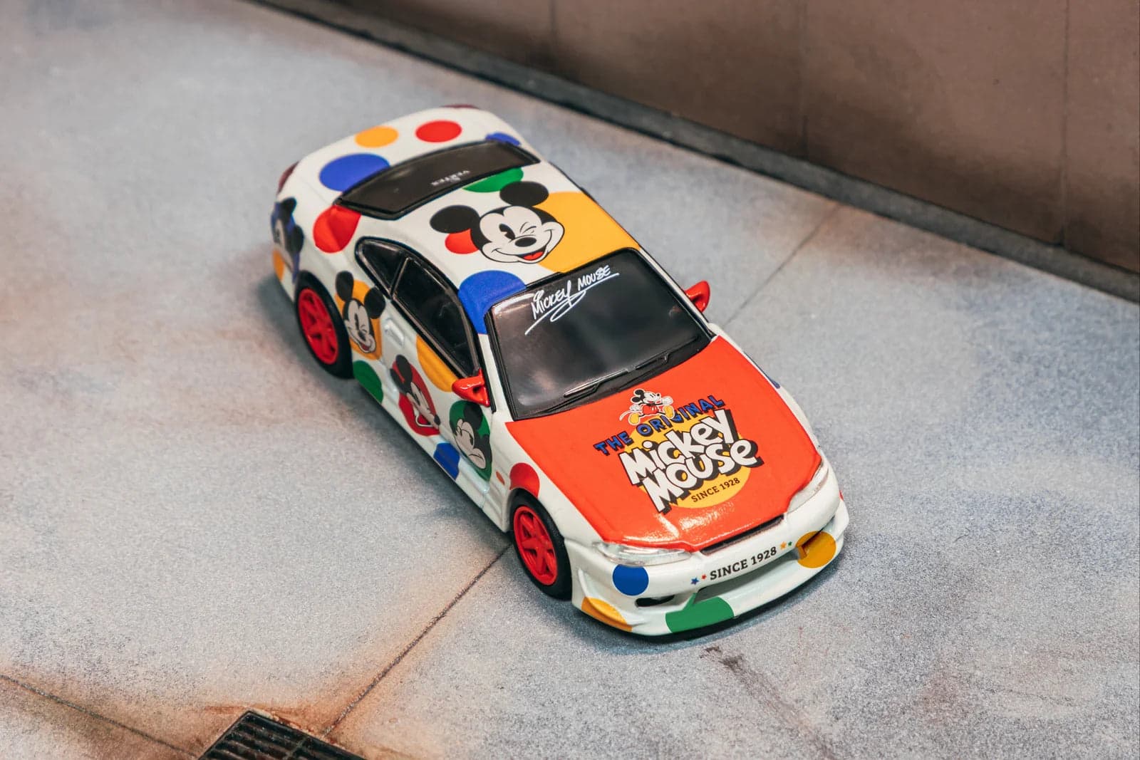 Tarmac Works VERTEX Silvia (S 15) Mickey Mouse - GLOBAL64 – 1:64 diecast car