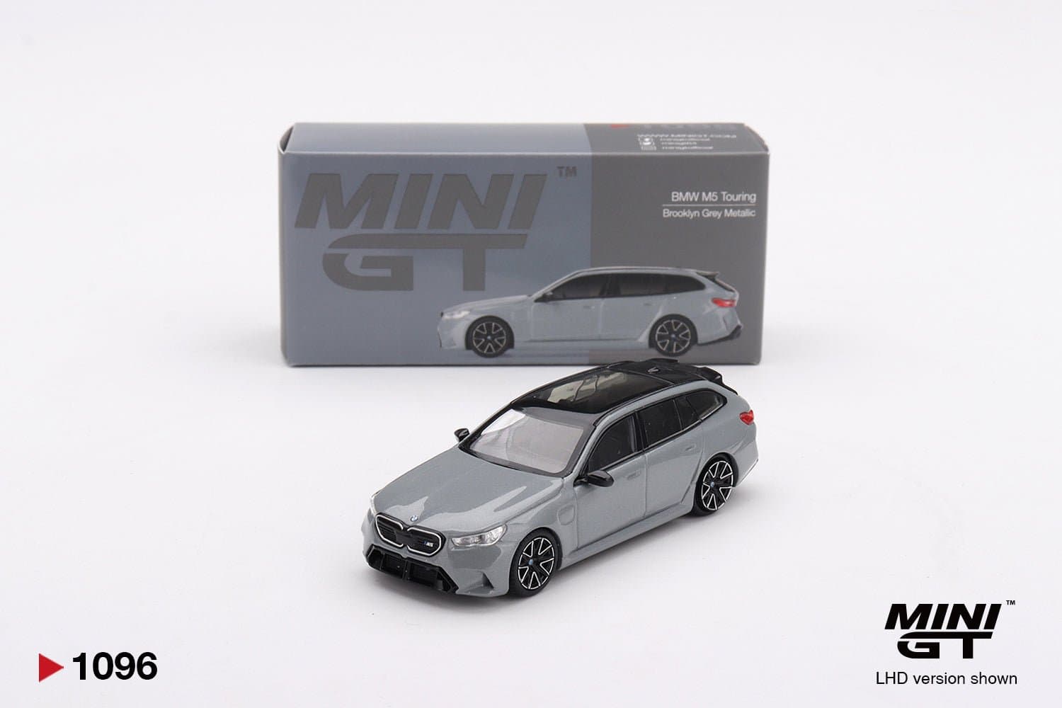 BMW M5 Touring Brooklyn Grey Metallic – 1:64 Mini GT diecast car