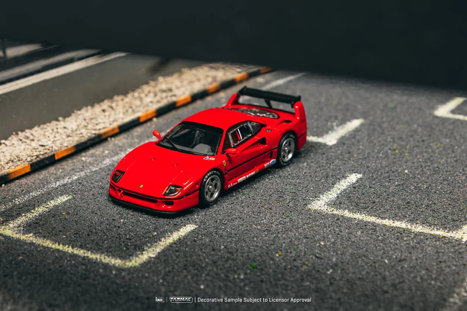 Tarmac Works X iXO Models Ferrari F40 Red - ROAD64 – 1:64 diecast car