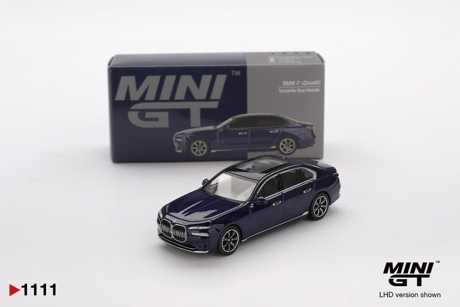 BMW i7 xDrive60 Tanzanite Blue Metallic – 1:64 Mini GT diecast car